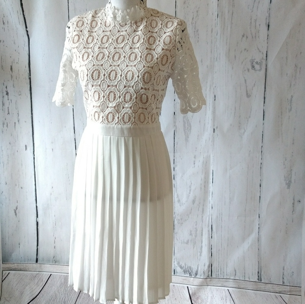 NWT Ivy City Co Arabella Lace Pleated White Dress